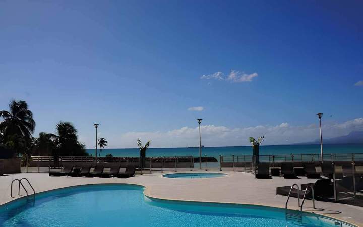 Piscine avec vue en Martinique