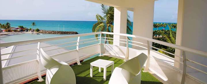 balcon d'une chambre avec vue sur la mer Martinique